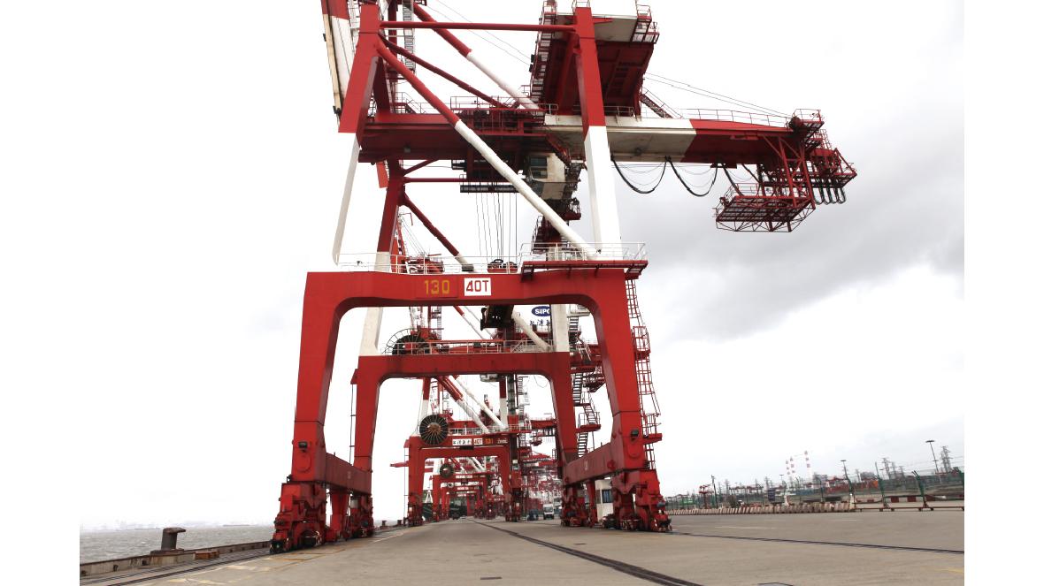 Application of frequency converter on shore side container crane